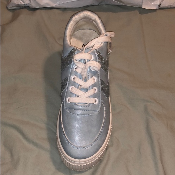 Platform sneakers - Picture 2 of 2